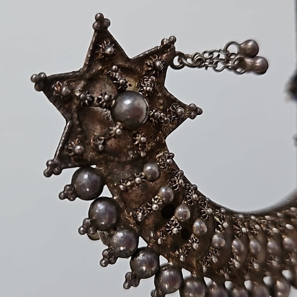 Double Clip-on Silvertone Single Earring - Picture 2 of 9